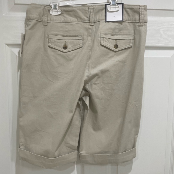 💛Khaki Shorts💛 - Picture 5 of 16